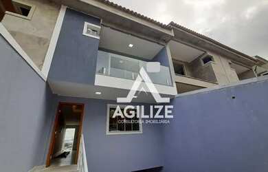 Imagem: A casa possui 3 Dormitórios, 3 Banheiros, 3 Vagas na garagem