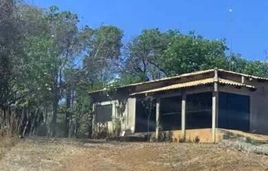 Imagem: A casa em condomínio possui 3 Dormitórios, 2 Banheiros, 2
