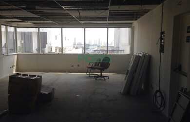 Imagem: O depósito possui 3 Vagas na garagem e 117m² de Área e está