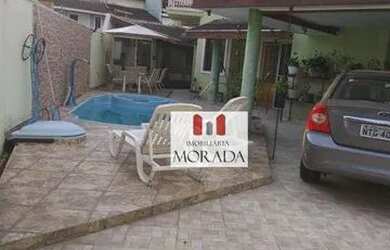 Imagem: A casa possui 3 Dormitórios, 2 Banheiros, 2 Vagas na garagem