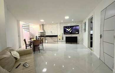 Imagem: A casa possui 5 Dormitórios, 4 Banheiros, 4 Vagas na garagem