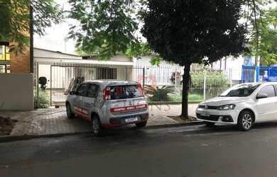 Imagem: A casa possui 3 Dormitórios, 2 Banheiros, 2 Vagas na garagem