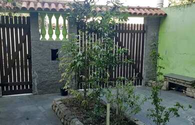 Imagem: A casa em condomínio possui 3 Dormitórios, 2 Banheiros, 3