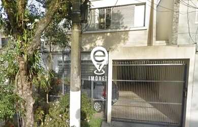 Imagem: A casa possui 4 Dormitórios, 3 Banheiros, 2 Vagas na garagem