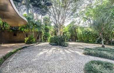 Imagem 4: Única casa projetada por Oscar Niemeyer em São Paulo para venda ou locação...