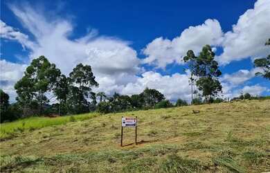 Imagem: O terreno possui 638m² de Área e está localizado em Toledo