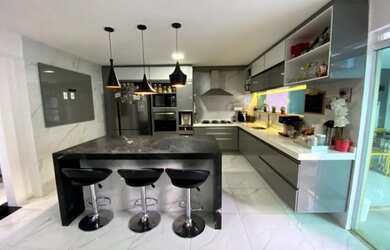 Imagem: A casa em condomínio possui 5 Dormitórios, 5 Banheiros, 5