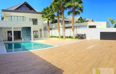 Imagem: A casa em condomínio possui 4 Dormitórios, 5 Banheiros, 4