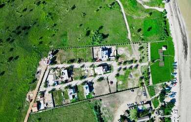 Imagem: O terreno possui 450m² de Área e está localizado em Porto