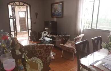 Imagem: A casa possui 2 Dormitórios, 2 Banheiros, 4 Vagas na garagem