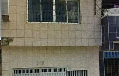 Imagem: A casa possui 3 Dormitórios, 2 Banheiros, 1 Vaga na garagem