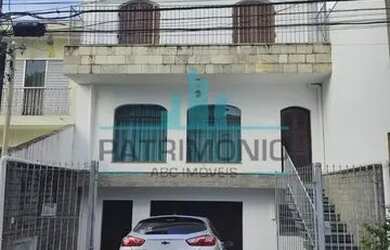 Imagem: A casa possui 4 Dormitórios, 4 Banheiros, 5 Vagas na garagem