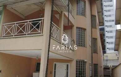 Imagem: A casa possui 3 Dormitórios, 5 Banheiros, 5 Vagas na garagem