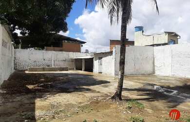 Imagem: O terreno possui 600m² de Área e está localizado em Campo