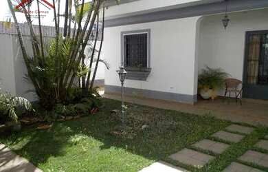 Imagem: A casa possui 3 Dormitórios, 4 Banheiros, 5 Vagas na garagem