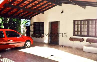 Imagem: A casa possui 4 Dormitórios, 3 Banheiros, 3 Vagas na garagem