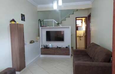 Imagem: A casa possui 3 Dormitórios, 4 Banheiros, 2 Vagas na garagem