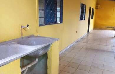 Imagem: A casa possui 2 Dormitórios, 1 Banheiro e está localizado