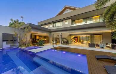 Imagem: A casa em condomínio possui 5 Dormitórios, 5 Banheiros, 4