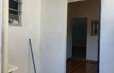 Imagem: A casa possui 1 Dormitório, 1 Banheiro e está localizado