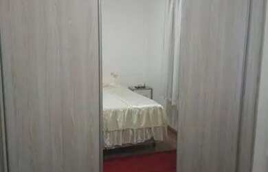 Imagem: O apartamento possui 3 Dormitórios, 1 Banheiro, 1 Vaga na garagem