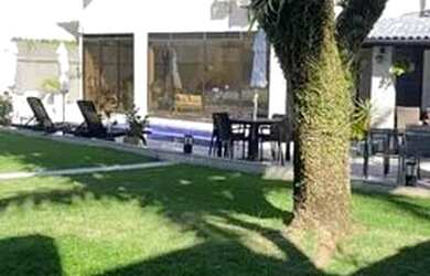 Imagem: A casa em condomínio possui 5 Dormitórios, 2 Banheiros, 3