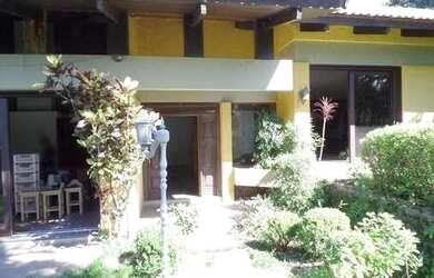 Imagem: A casa à venda possui 4 Dormitórios, 1 Banheiro, 3 Vagas na