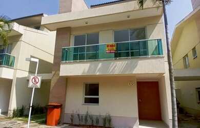 Imagem: A casa em condomínio possui 4 Dormitórios, 5 Banheiros, 2