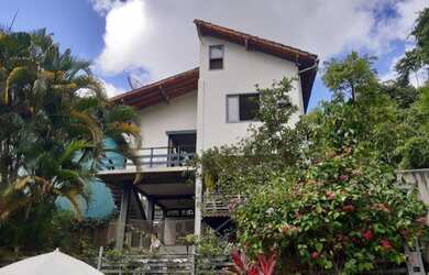 Imagem: A casa possui 5 Dormitórios, 5 Banheiros, 1 Vaga na garagem