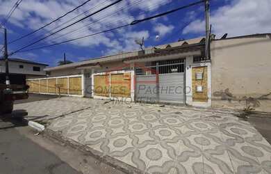 Imagem: A casa possui 3 Dormitórios, 3 Banheiros, 1 Vaga na garagem