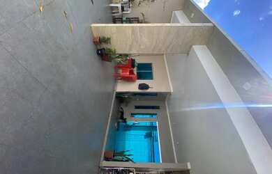 Imagem: A casa possui 2 Dormitórios, 1 Banheiro, 2 Vagas na garagem