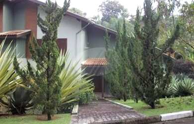 Imagem: A casa em condomínio possui 4 Dormitórios, 5 Banheiros, 4