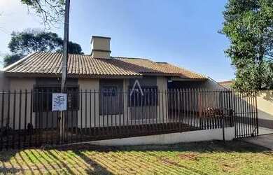 Imagem: A casa possui 3 Dormitórios, 2 Banheiros, 3 Vagas na garagem