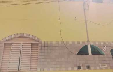 Imagem: A casa possui 5 Dormitórios, 3 Banheiros, 1 Vaga na garagem