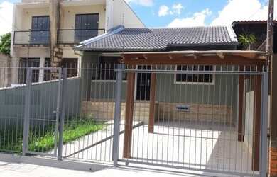 Imagem: A casa possui 2 Dormitórios, 1 Banheiro, 2 Vagas na garagem