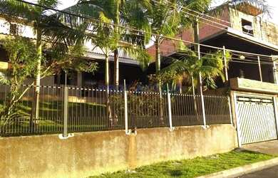 Imagem: A casa possui 1 Dormitório, 1 Banheiro, 2 Vagas na garagem