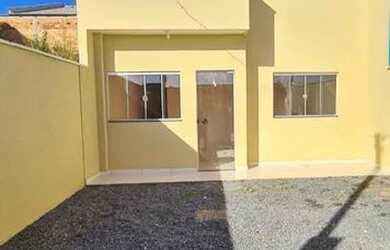 Imagem: A casa possui 3 Dormitórios, 2 Banheiros, 1 Vaga na garagem