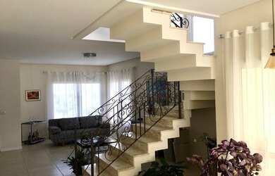 Imagem: A casa em condomínio possui 4 Dormitórios, 3 Banheiros, 2