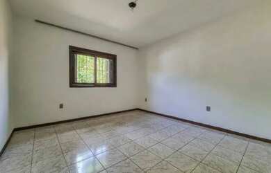 Imagem: A casa possui 2 Dormitórios, 2 Banheiros, 3 Vagas na garagem