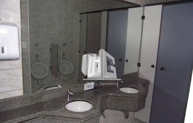 Imagem: O depósito possui 5 Vagas na garagem, 246m² de Área e está