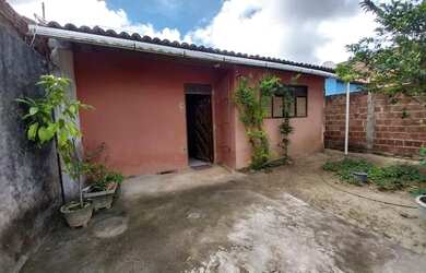 Imagem: A casa possui 3 Dormitórios, 2 Banheiros, 1 Vaga na garagem