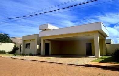 Imagem: A casa em condomínio possui 3 Dormitórios, 4 Banheiros, 3