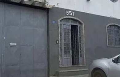 Imagem: O depósito possui 3 Vagas na garagem, 470m² de Área e está