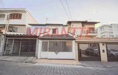 Imagem: A casa possui 3 Dormitórios, 4 Banheiros, 2 Vagas na garagem