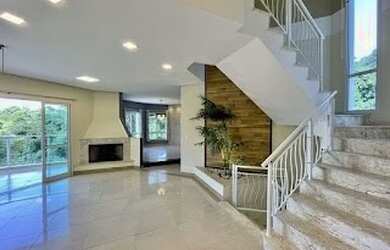 Imagem: A casa em condomínio possui 4 Dormitórios, 5 Banheiros, 4