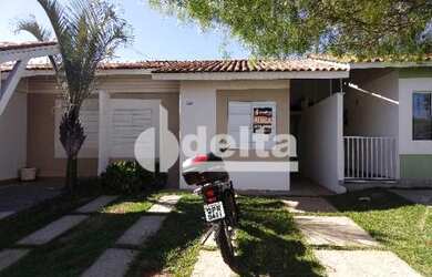 Imagem: A casa em condomínio possui 2 Dormitórios, 1 Vaga na garagem