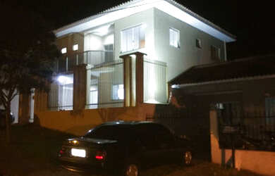 Imagem: A casa possui 3 Dormitórios, 3 Banheiros e está localizado