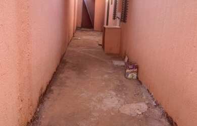 Imagem: A casa possui 2 Dormitórios, 1 Banheiro e está localizado