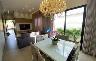 Imagem: A casa em condomínio possui 4 Dormitórios, 4 Banheiros, 4