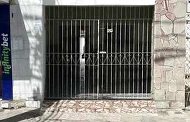 Imagem: A casa possui 3 Dormitórios, 2 Banheiros, 1 Vaga na garagem